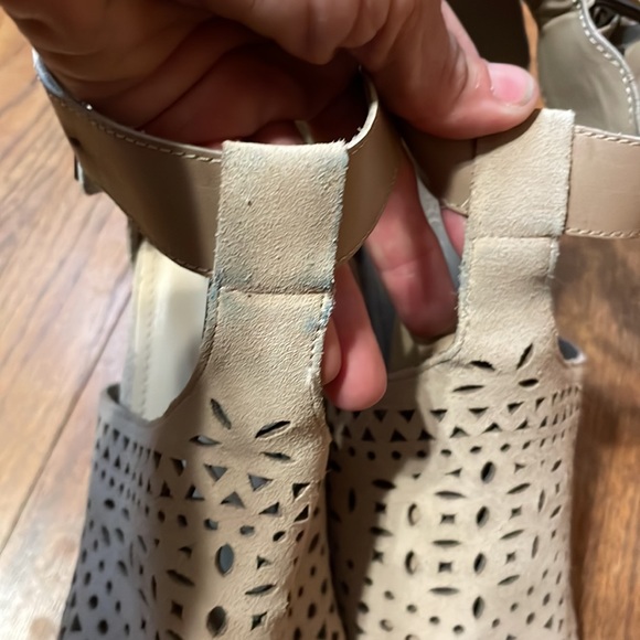 •MARC FISHER•TAN CUT OUT PERFORATED ESPADRILLE PLATFORM WEDGES SIZE 8.5 EUC - Picture 12 of 13